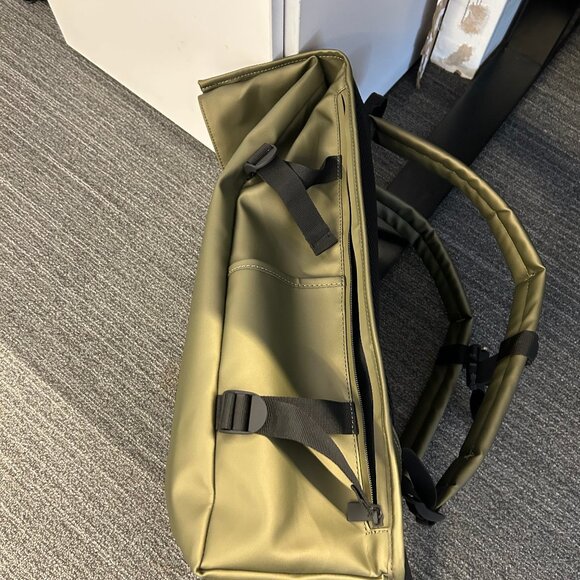 NWOT Rains Rolltop Rucksack Large in Revel (Green) Color main image 6